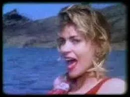 Laquelle de ces chanteuses nous chantait "l'amour à la plage" ?