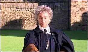 Quel est le nom du professeur de vol ?