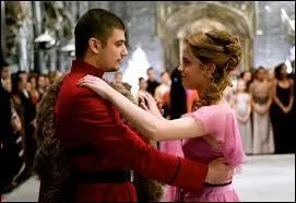 Qui dit à Hermione qu'aller au bal avec Viktor Krum était fraterniser avec l'ennemi ?