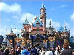 Le parc Disneyland en Californie a été le premier des parcs Disney.