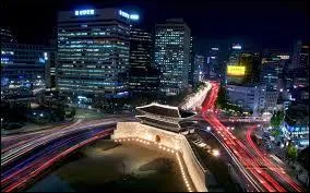 Combien d'habitants compte Séoul :