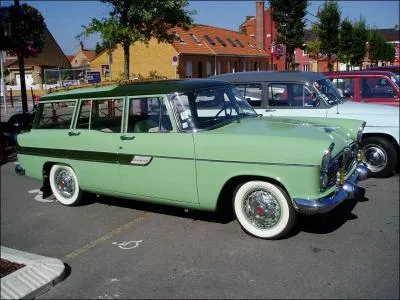 Quelle est cette vieille voiture ?