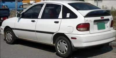 Quelle est cette vieille voiture ?