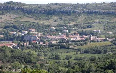 Dans quel département est située la ville de Saint-Chinian ?