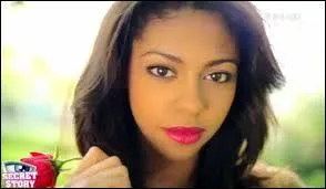 Quel est le vrai prénom de Ginie de "Secret Story" qui est née avec 12 doigts ?