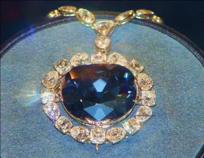 Comment s'appelait le diamant bleu de Louis XIV, volé en 1792 ?