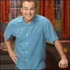 Quelle est la couleur des yeux de Jerry Russo ?