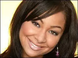 Où se situe la maison de Raven Baxter ?