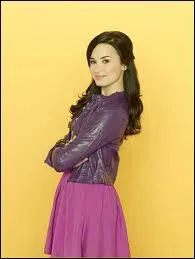 Quelle est la couleur des cheveux de Sonny Munroe ?
