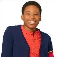 Quelle est la couleur des cheveux de Cameron Parks ?