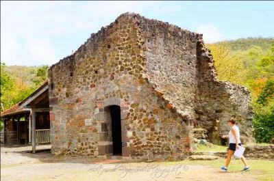 Dans quelle commune se trouve le château Dubuc ?