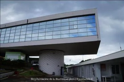 Dans quelle commune se trouve le Centre de découverte des sciences et de la Terre (CDST) ?