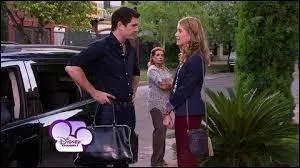 Comment s'appelle la tante de Violetta ?