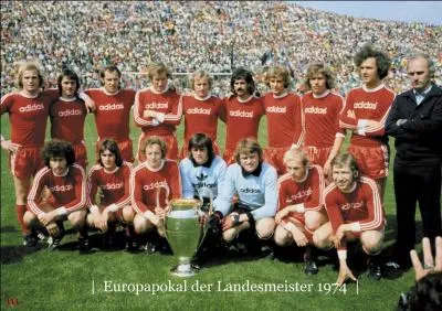 Equipe allemande ayant aussi remporté trois années de suite ( de 1974 à 1976 ), la coupe des clubs champions européens.