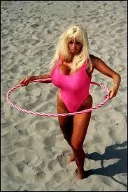 Dans quel film pouvez-vous voir Lolo Ferrari habillé comme cela ?