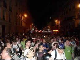 À Paris, quel mode de déplacement est à l'honneur lors d'une grande randonnée nocturne, le vendredi ?