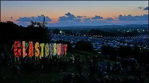 Voici le Glastonbury Festival, l'un des plus grands festivals de musique et d'art du spectacle du monde mais o&ugrave; se d&eacute;roule-t-il ?