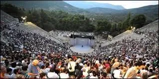 Le Festival de th&eacute;&acirc;tre d'Epidaure propose des repr&eacute;sentations depuis 1954 mais dans quel pays se d&eacute;roule-t-il ?