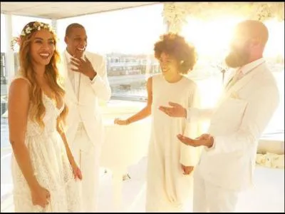 Quelle star fut demoiselle d'honneur au mariage de sa mère ?