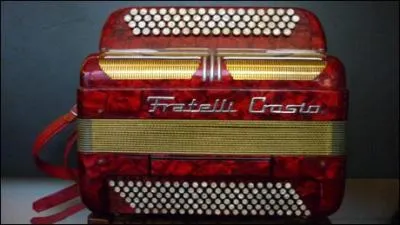 Réclamé par la France entière pour ses bals, il aurait usé 37 accordéons dont ...Fratelli Crosio.