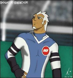 Comment s'appelle le coach des Snow Kids ?