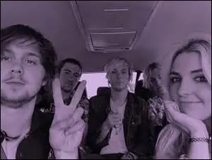 Ellington (l'ami du groupe) et Rydel (la sur) sont en couple (août 2015)
Quel est leur nom de ship ?