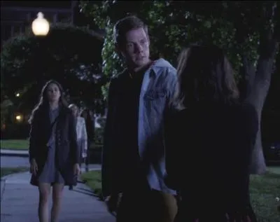 Épisode 3 : Qu'est-ce qu'Andrew révèle à Aria à la fin de cet épisode ?