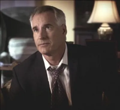 Épisode 4 : Pourquoi Mr. DiLaurentis pense que Charles est inoffensif désormais ?