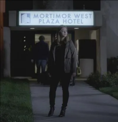 Épisode 7 : Qui vient récupérer Alison après qu'elle se soit enfuit de l'hôtel ?