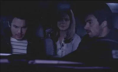 Épisode 1 : Qui réussit à mettre en place le plan d'évasion d'Ali afin qu'elle rencontre -A/Charles et que les Liars puissent être libérées ?