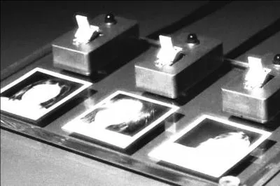 Épisode 2 : Dans quel ordre les Liars ont-elles des souvenirs de la maison de poupées dans cet épisode ?