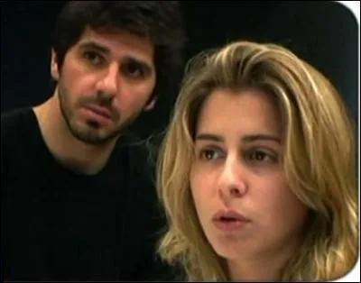 Et pour chanter le générique de fin dans la deuxième version française, Patrick Fiori est accompagné de ...