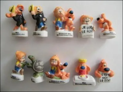 Collection se trouvant en haut d'une étagère pour éviter qu'elle soit cassée par...