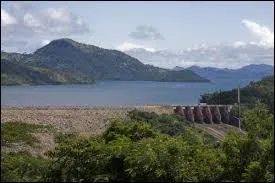 Géographie - Le lac Volta couvre une superficie de 8 502 km².