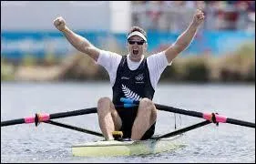 L'&eacute;preuve masculine de skiff des Jeux olympiques d'&eacute;t&eacute; 2012 s'est d&eacute;roul&eacute;e sur le Dorney Lake. Qui remporta la m&eacute;daille d'or ?