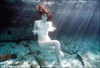 Quelle néréide était surnommée "la houleuse" ?