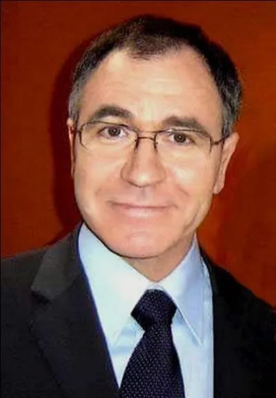 Comment s'appelle le proviseur (Michel Brimont) du lycée Jacques Prévert ?