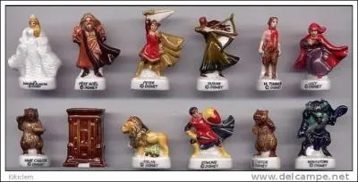 Au fond d'une armoire, derrière une rangée de manteaux, vous découvrirez un autre monde. Cette collection nous vient tout droit...