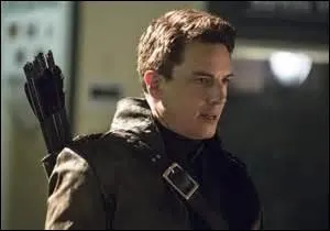 Je suis John Barrowman ; dans la série Arrow je joue le rôle de...