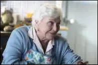 Je suis Line Renaud dans le film "Bienvenue chez les Ch'tis", je joue le rôle de...