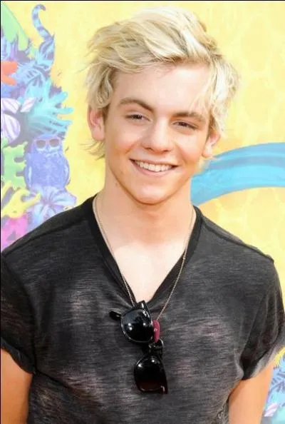 De quel instrument apprend-il à jouer ?