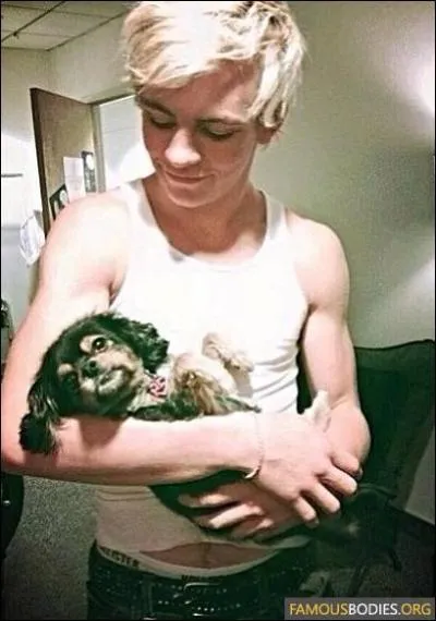 De quelle couleur est sa coque de téléphone ?