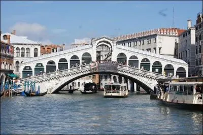 Sur l'embarcation de la question N°10, nous pourrons passer sous...