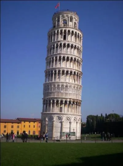 Passage touristique obligé, de ce pays. la fameuse Tour de...