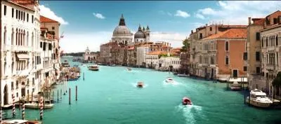 Et enfin pour finir, mon voyage, avec ma femme, nous allons passer quelques jours à " La cité des Doges", qui a pour nom...