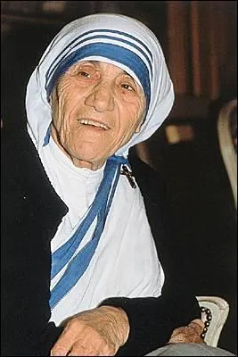 A quelle date et par quel pape Mère Teresa est-elle béatifiée, 6 ans après son décès ?