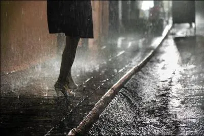 Qui chantait "Je me souviens du rendez-vous et j'ai gravé dans ma mémoire cette chambre au fond d'un couloir" ?