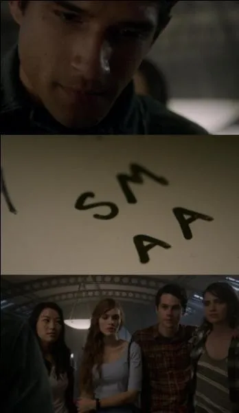 Quand Scott et ses amis sont allés écrire leurs initiales à la bibliothèque. Qu'est-ce que Malia a-t-elle écrite ?