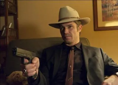De 2010 à 2015, Jean-Pierre Michaël est la voix de Timothy Olyphant, dans la série américaine...