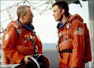 C'est au coté de Bruce Willis que l'acteur de la question N°7, a joué dans ce film. Jean-Pierre Michaël a donné de la voix, à A.J ( nom du personnage) dans...